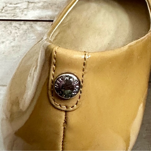 Michael Michael Kors Ionna Nude Beige Patent Leather Round Toe Platform Heels 10 - Picture 4 of 15